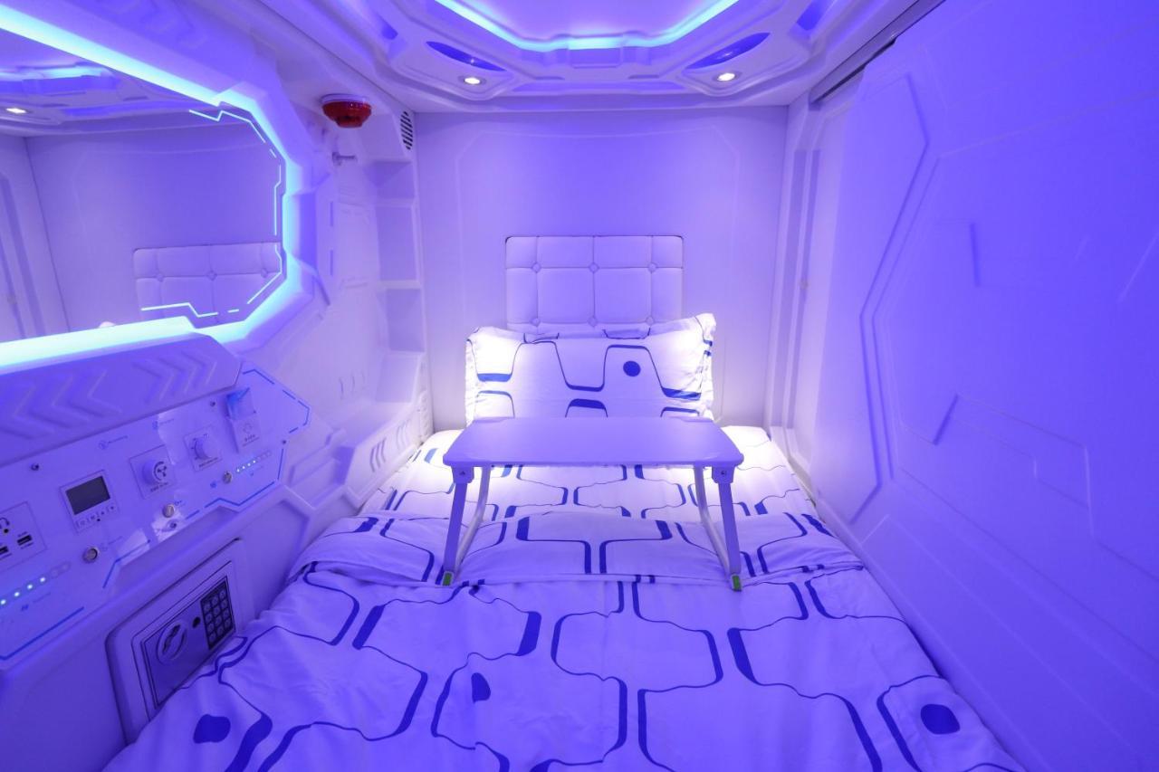 Jc Space Capsule Hotel Kuah Exterior foto